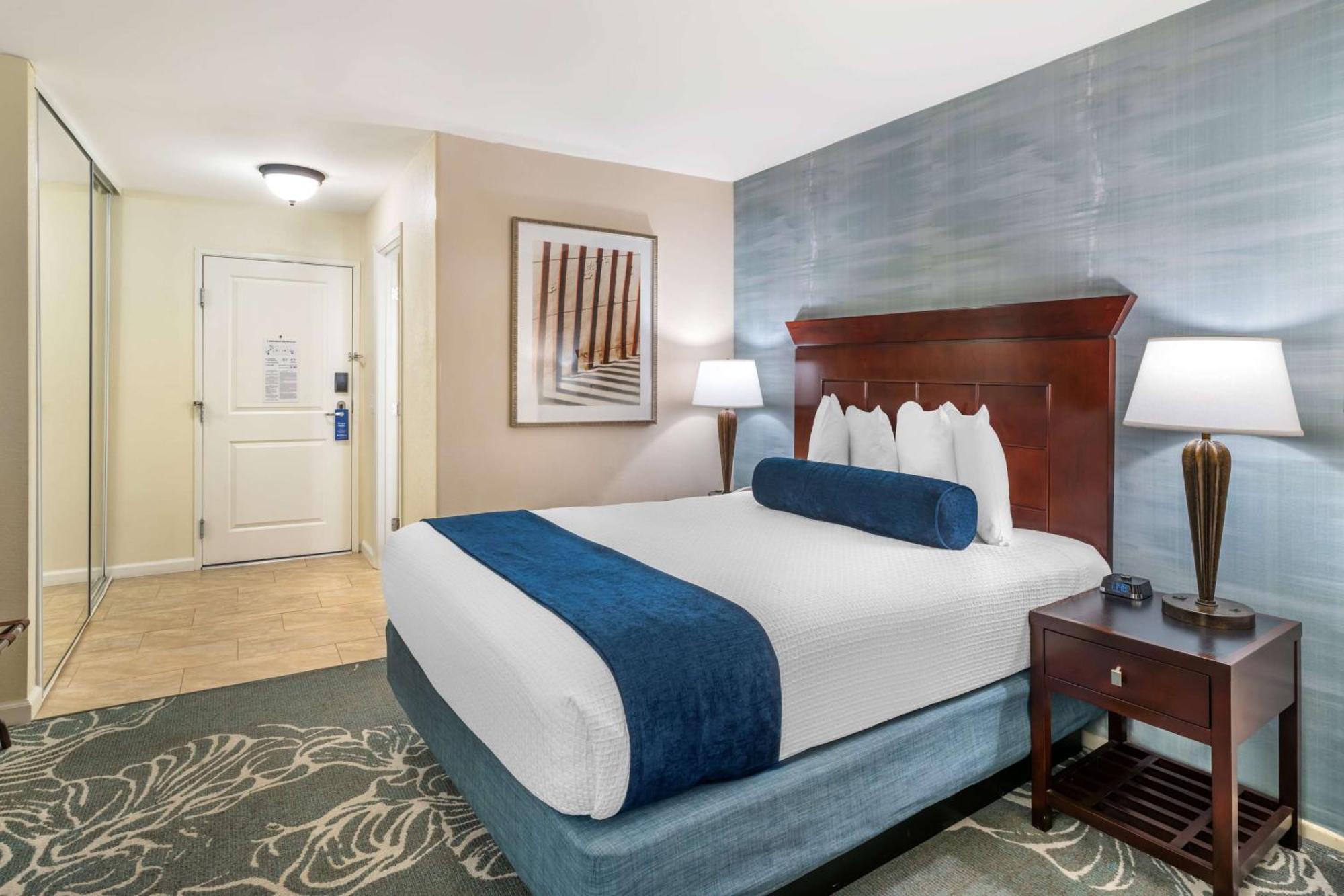 Western Hotel 4*